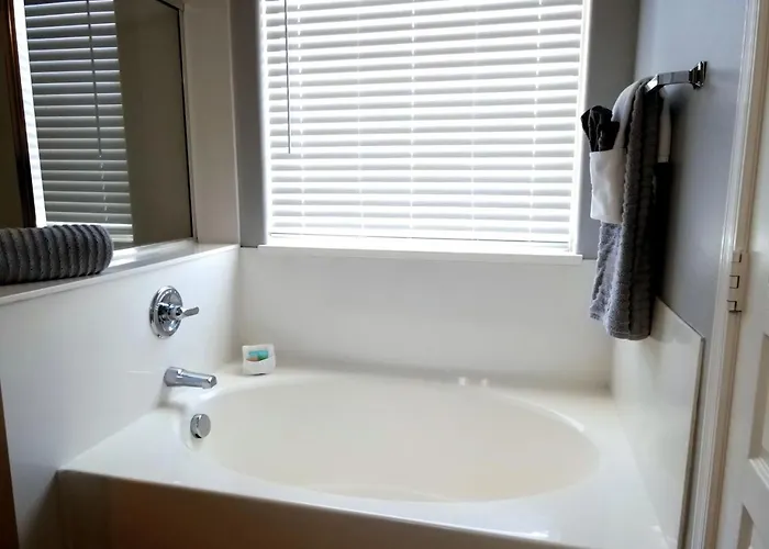 4 Season Heated Dream Pool Jacuzzi Sauna Villa