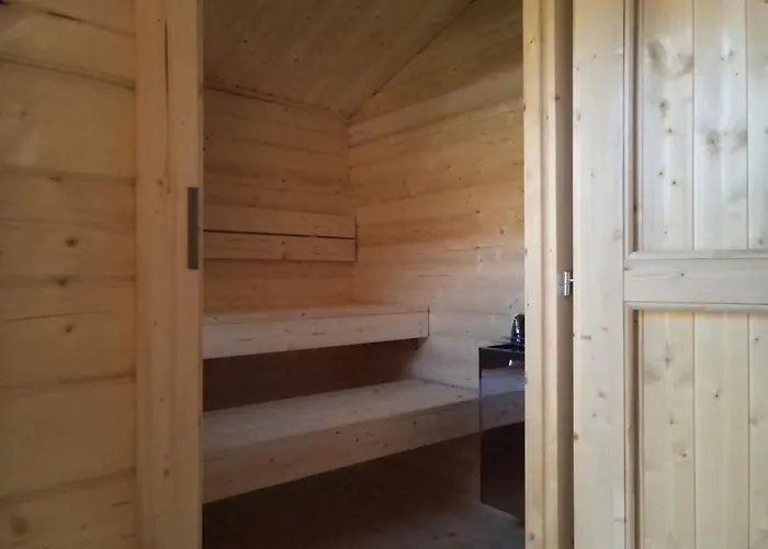 4 Season Heated Dream Pool Jacuzzi Sauna